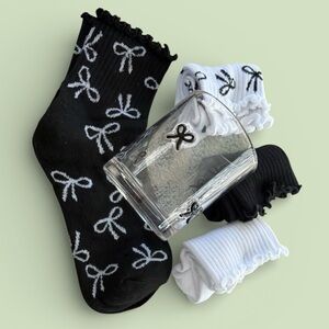 NWT Moon Cake Gift Set NWT 4 pair socks & glass w/ Bows